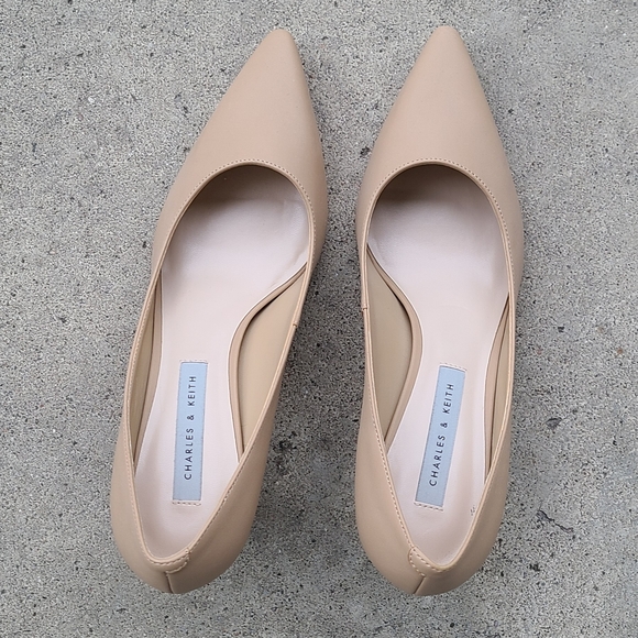 Nude Charles & Keith kitten heels size 39 usa size 8.5 - Picture 5 of 5